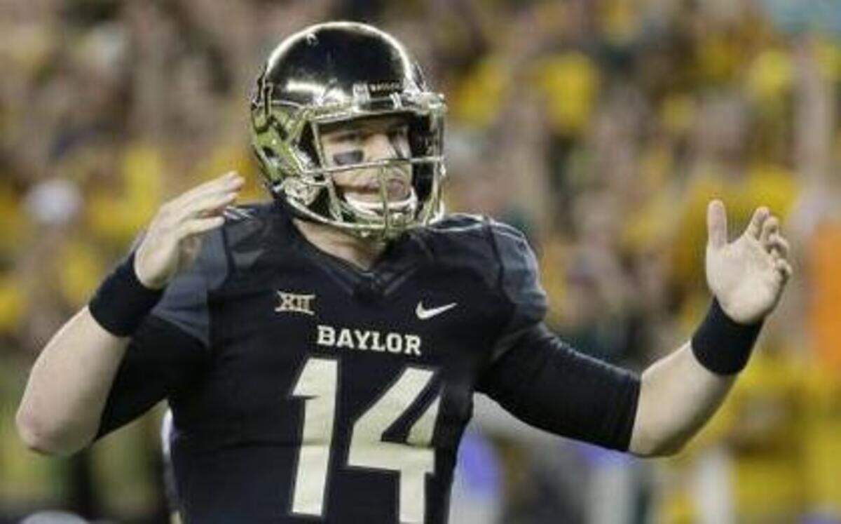 
Baylor quarterback Bryce Petty prepared to signal touchdown after running back Johnny Jefferson scored in the first half of Saturday’s game.
