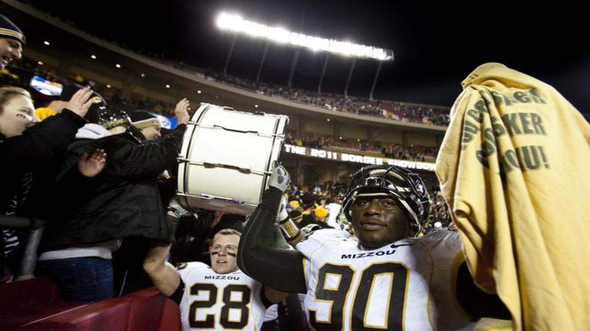 
Missouri Tigers wide receiver T.J. Moe (28) and Missouri Tigers defensive lineman Dominique Hamilton (90) carried the Border War drum trophy around Arrowhead Stadium after beating KU 24-10 in 2011.
