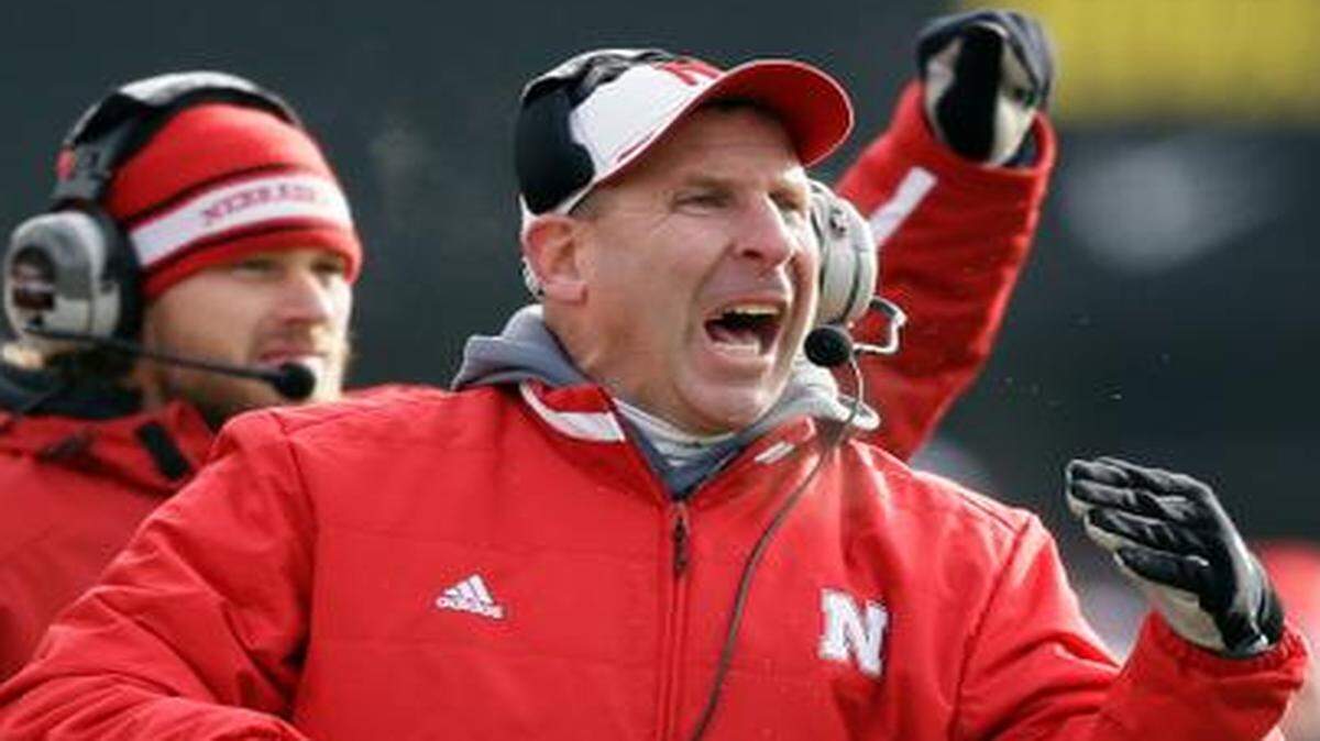 
Blair Kerkhoff writes: Twice in the last 12 years, Nebraska has fired a football coach who had won at least 71 percent of his games and finished 9-3 in his final season. In 2003, it was Frank Solich. On Sunday, it was Bo Pelini. “We just weren’t able to win enough games that mattered,” said Cornhuskers athletic director Shawn Eichorst.

