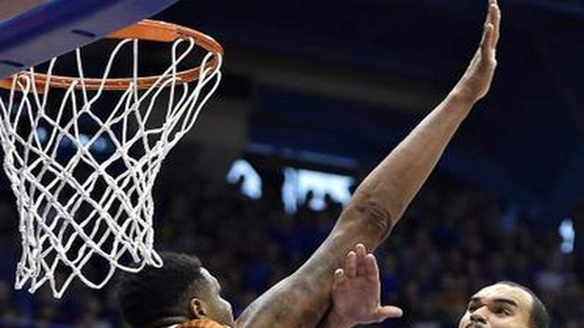 
Over his last five games, KU’s Perry Ellis has averaged 22.4 points and eight rebounds while shooting 58 percent.
