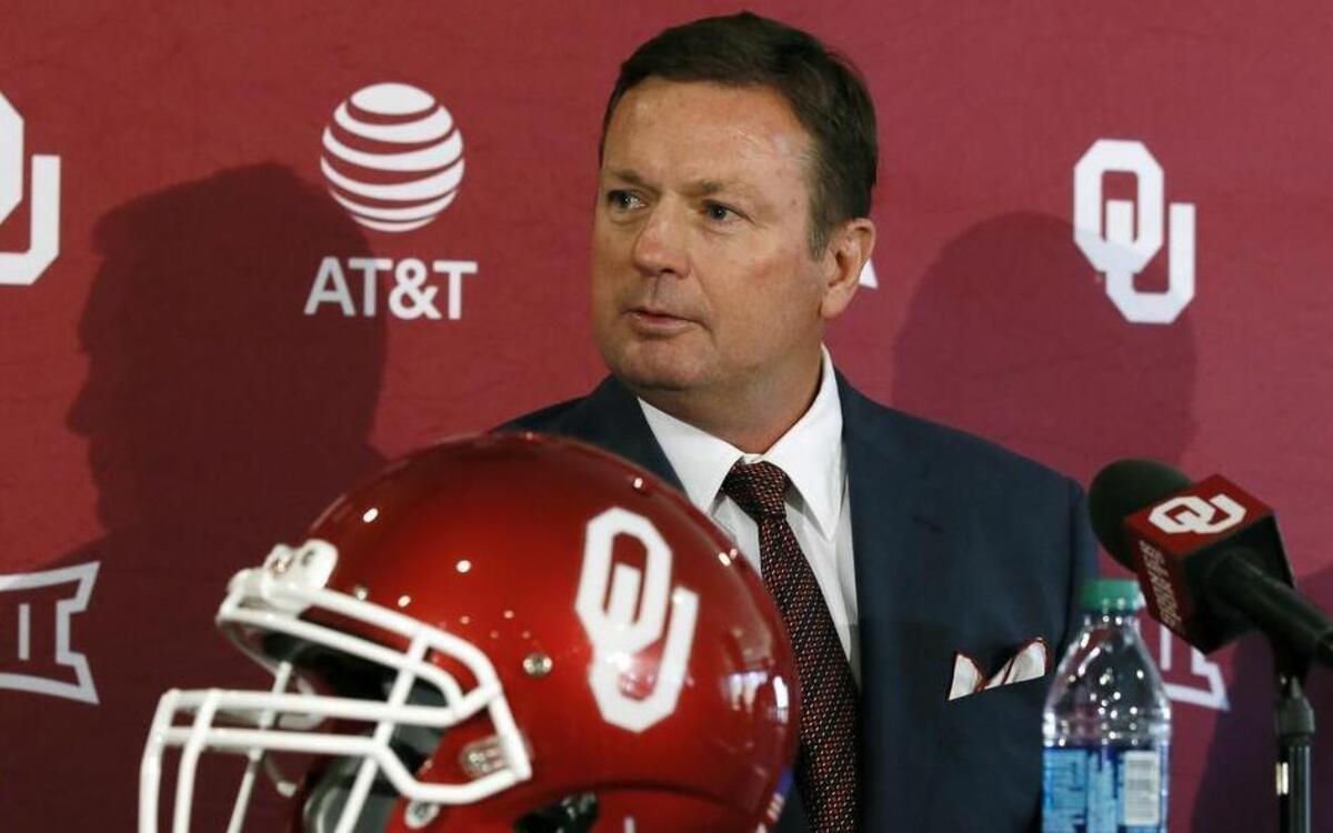 Bob Stoops spoke at a news conference Wednesday to announce his retirement as Oklahoma’s head football coach after 18 seasons.