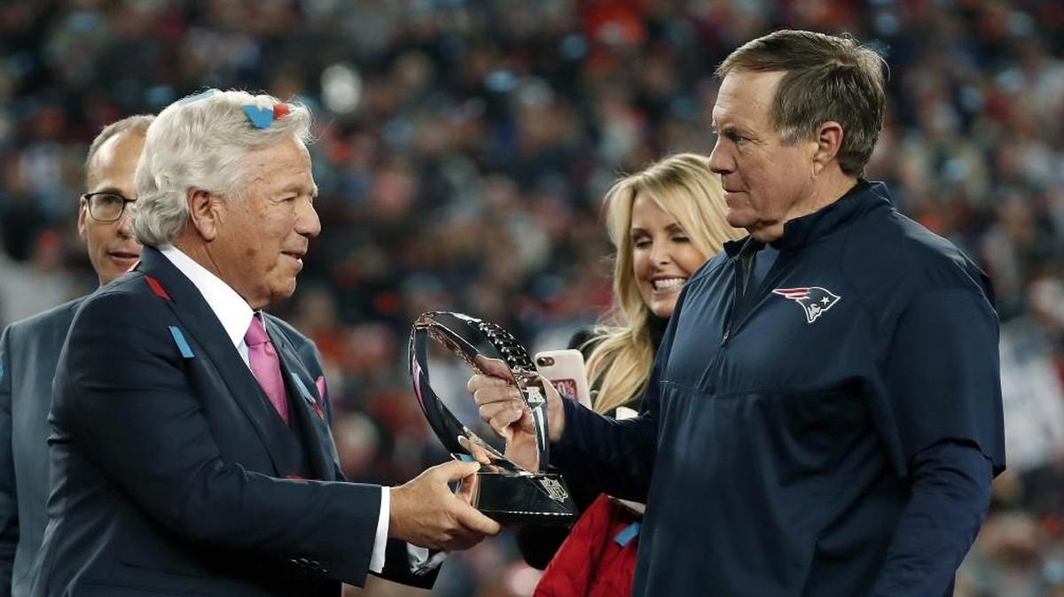 New England Patriots owner Robert Kraft (left) handed the Lamar Hunt Tropy coach Bill Belichick on Sunday.