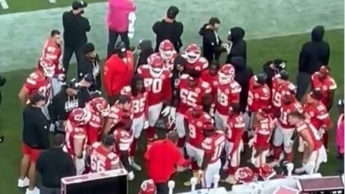 An irate Eric Bieniemy had entire Chiefs offense assemble for a sideline talk