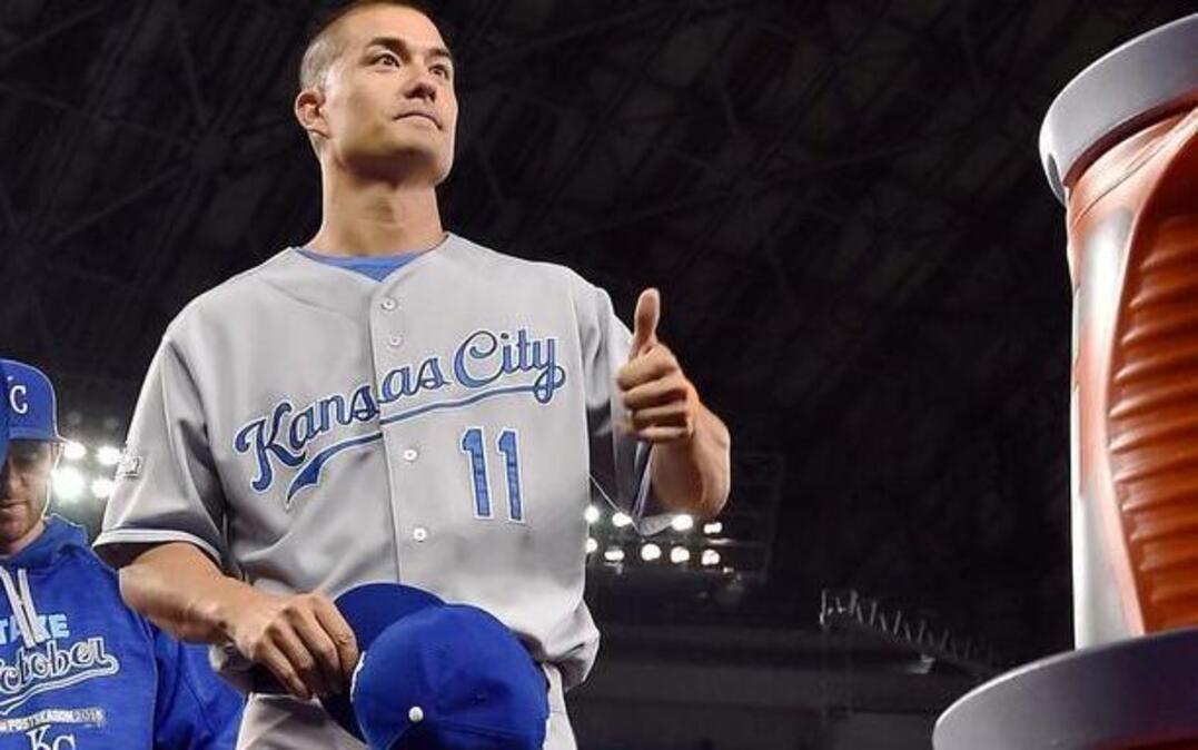 Kansas City Royals pitcher Jeremy Guthrie sported a pair of shoes like those in the movie “Back to the Future Part II” before Wednesday’s ALCS Game 5 at the Rogers Centre in Toronto.