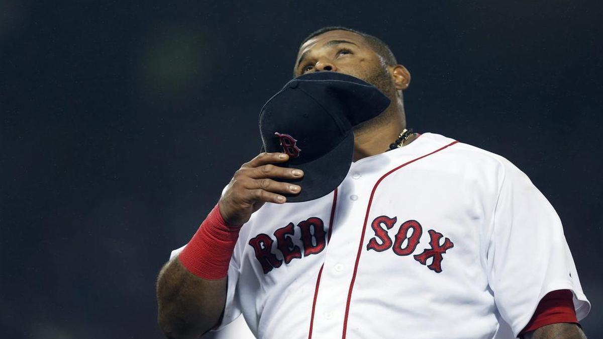 
Boston Red Sox’s Pablo Sandoval looked up as he walked to the dug out during the ninth inning of a baseball game against the Atlanta Braves on Monday.
