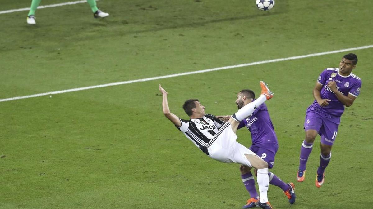 Juventus’ Mario Mandzukic scored on an overhead kick in the Champions League final.