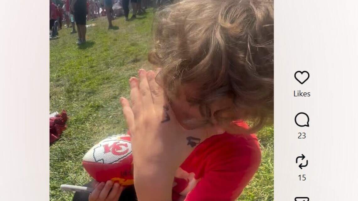 Kids were brought to tears after getting Patrick Mahomes, Travis Kelce autographs
