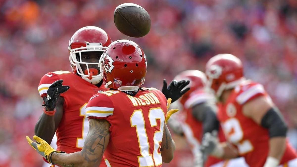 Kansas City Chiefs wide receiver Albert Wilson looks for a screen pass thrown between him and wide receiver Tyreek Hill during Sunday’s game.