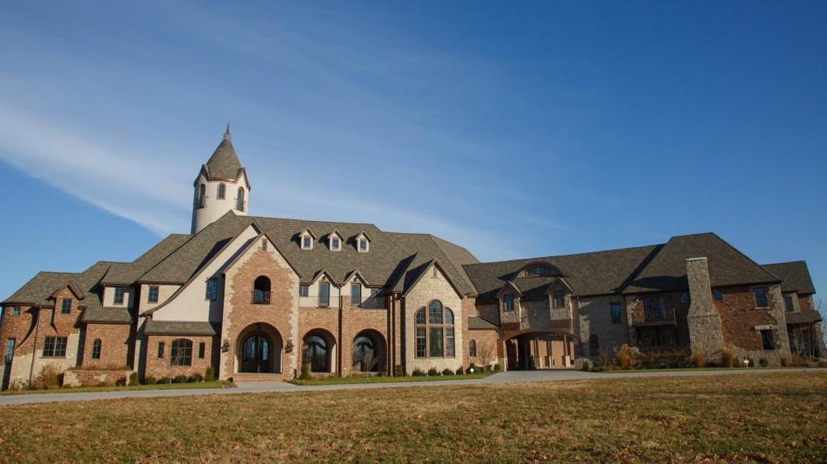 The mansion that Cole and Heidi Hamels donated.