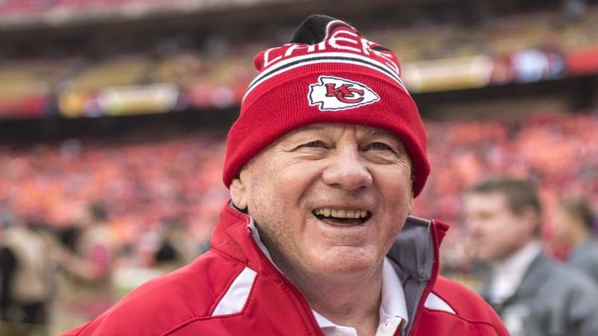 Kansas City Chiefs Hall of Fame quarterback Len Dawson during a game at Arrowhead Stadium in 2014.
