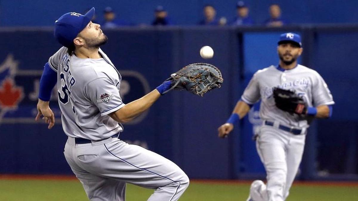 Kansas City Royals first baseman Eric Hosmer caught a fly ball by Toronto’s Edwin Encarnacion during the second inning in Game 5 of the American League Championship Series on Wednesday in Toronto.