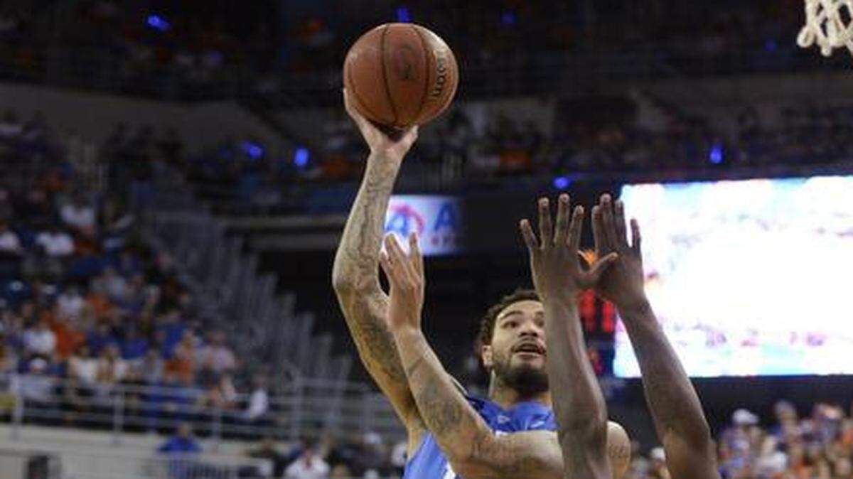 
Kentucky forward Willie Cauley-Stein took a shot over Florida forward Dorian Finney-Smith during the first half of Saturday’s game.
