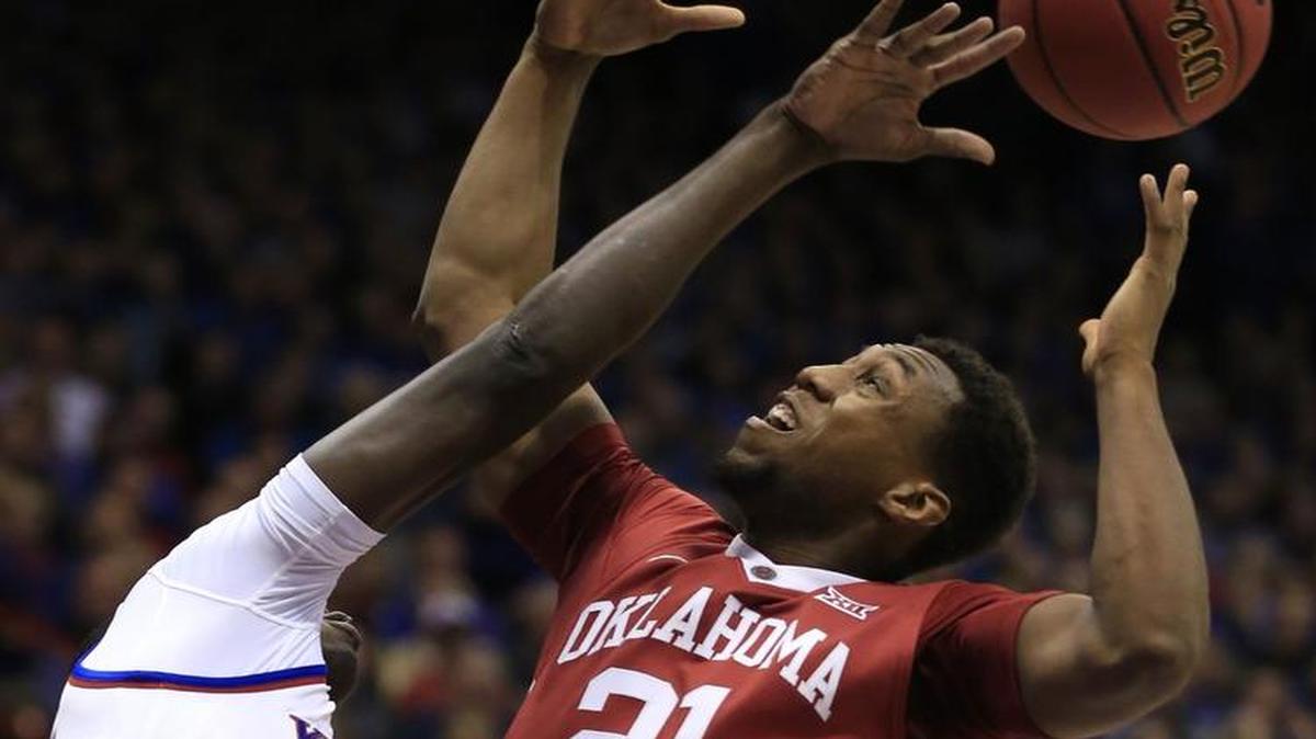 Kansas forward Cheick Diallo knocked the ball away from Oklahoma forward Dante Buford during Monday’s game.