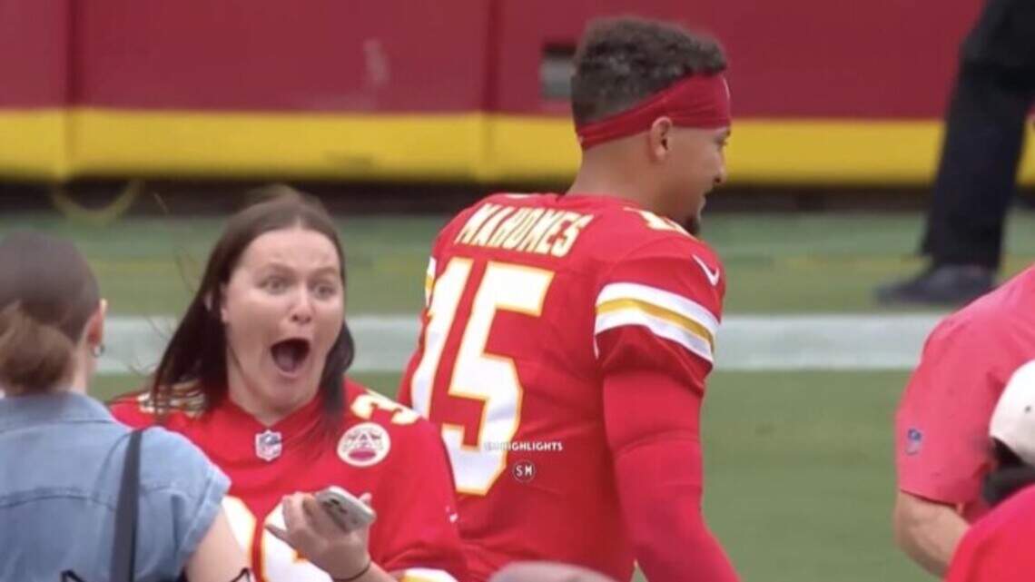 Patrick Mahomes didn’t play but made a Chiefs fan’s day with one fist bump