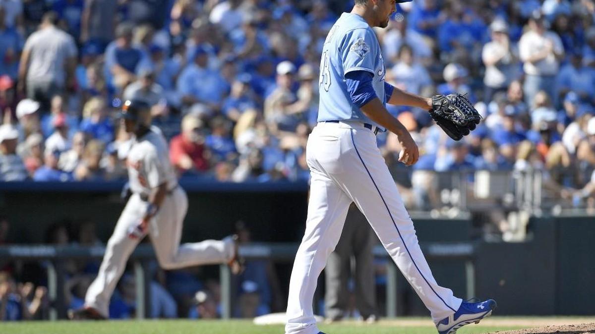 Kansas City Royals relief pitcher Joakim Soria walked back to the mound as Detroit Tigers’ Justin Upton rounded the bases after hitting a two-run home run on Sunday.