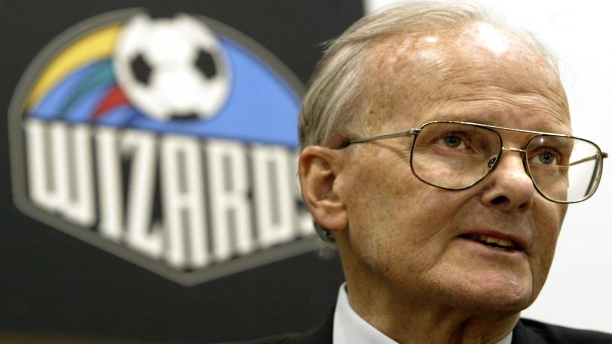 Former Wizards owner Lamar Hunt.