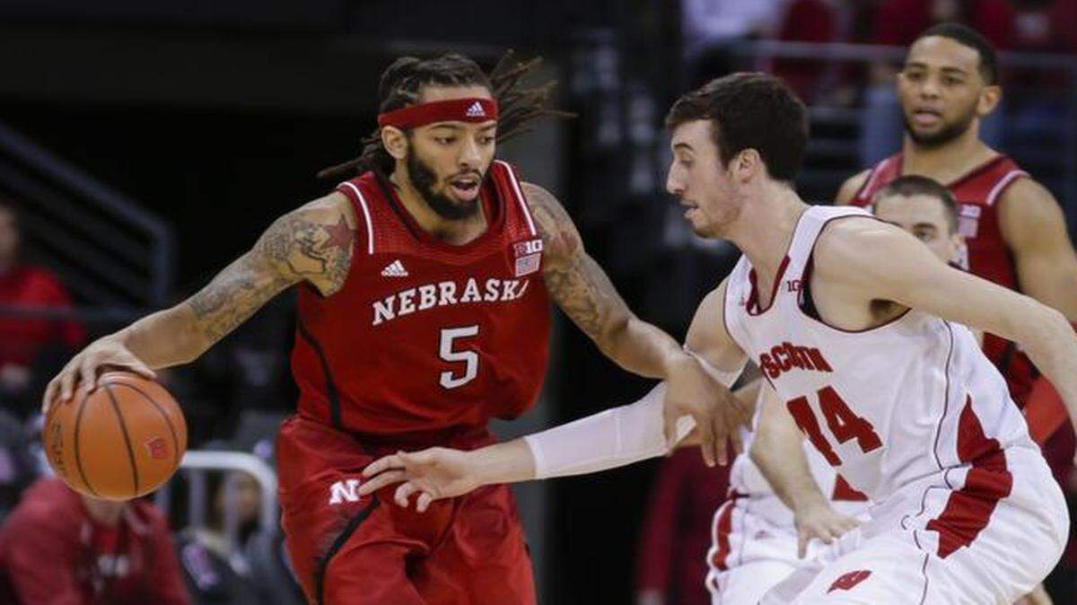 
Wisconsin’s Frank Kaminsky reached for the ball dribbled by Nebraska’s Terran Petteway during Thursday’s game.
