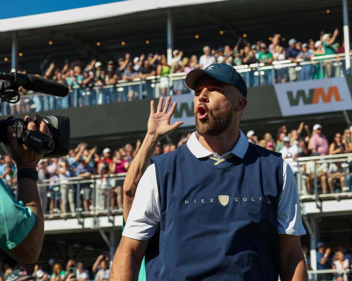 Chiefs tight end Travis Kelce got spectators revved up at the Phoenix Open pro-am.