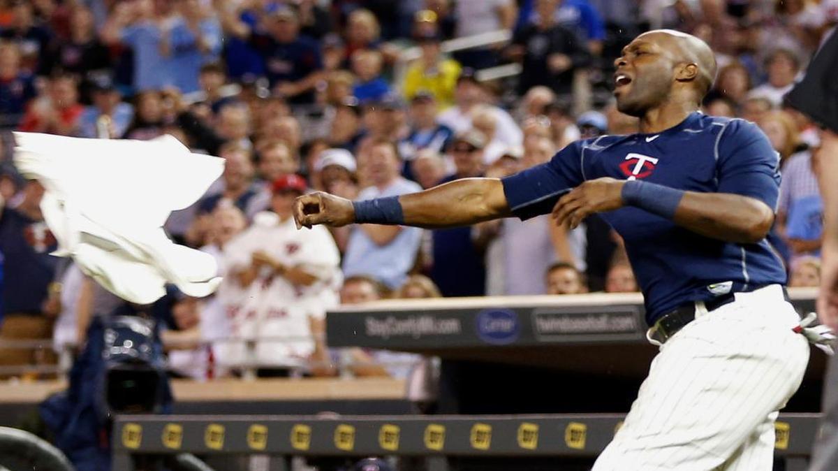 
The Minnesota Twins’ Torii Hunter tossed his jersey following his ejection after he was called out on strikes in the eighth inning against the Royals on Wednesday in Minneapolis. The Royals won 7-2, sweeping the three-game series.
