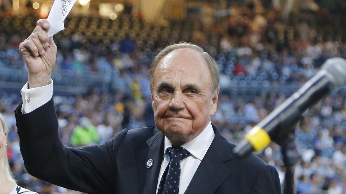 Broadcaster Dick Enberg waved to the crowd at a retirement ceremony prior to the Padres’ final home baseball game in 2016.
