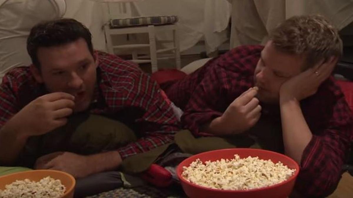 Cowboys quarterback Tony Romo and late-night talk show host James Corden are best buds ... in this video.