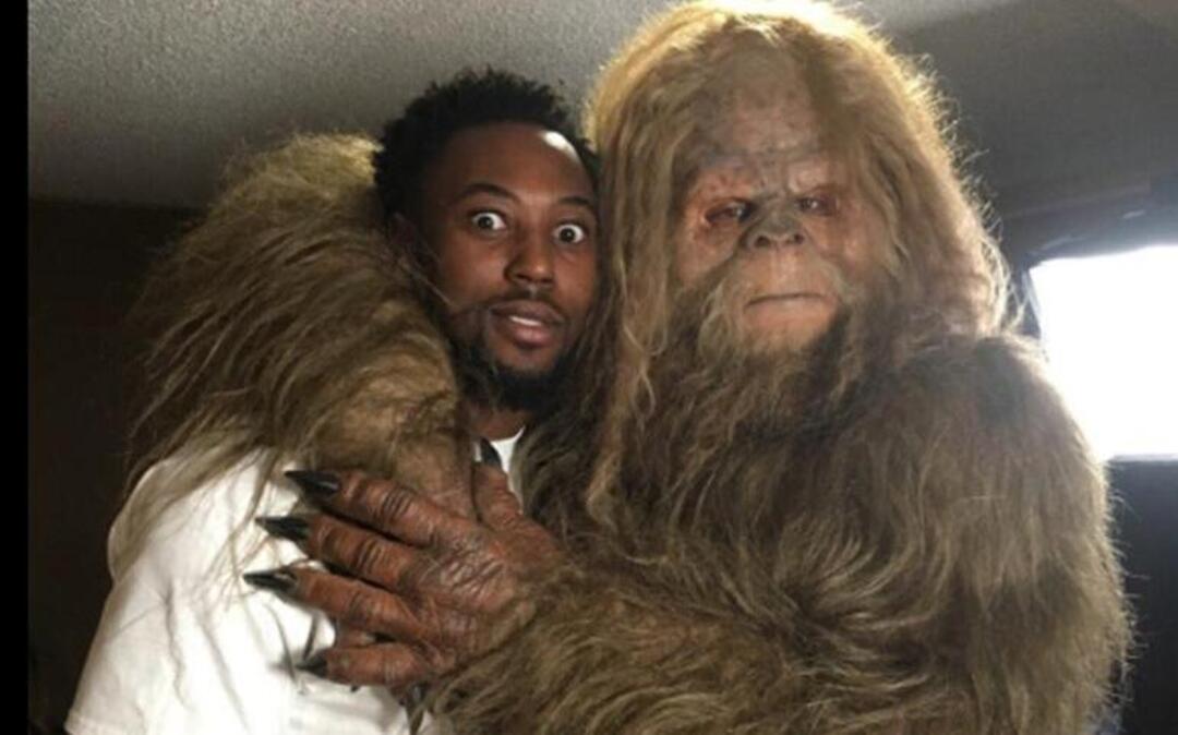 Former Mizzou star and current Miami Dolphins defensive lineman Charles Harris invited Sasquatch to his draft party.