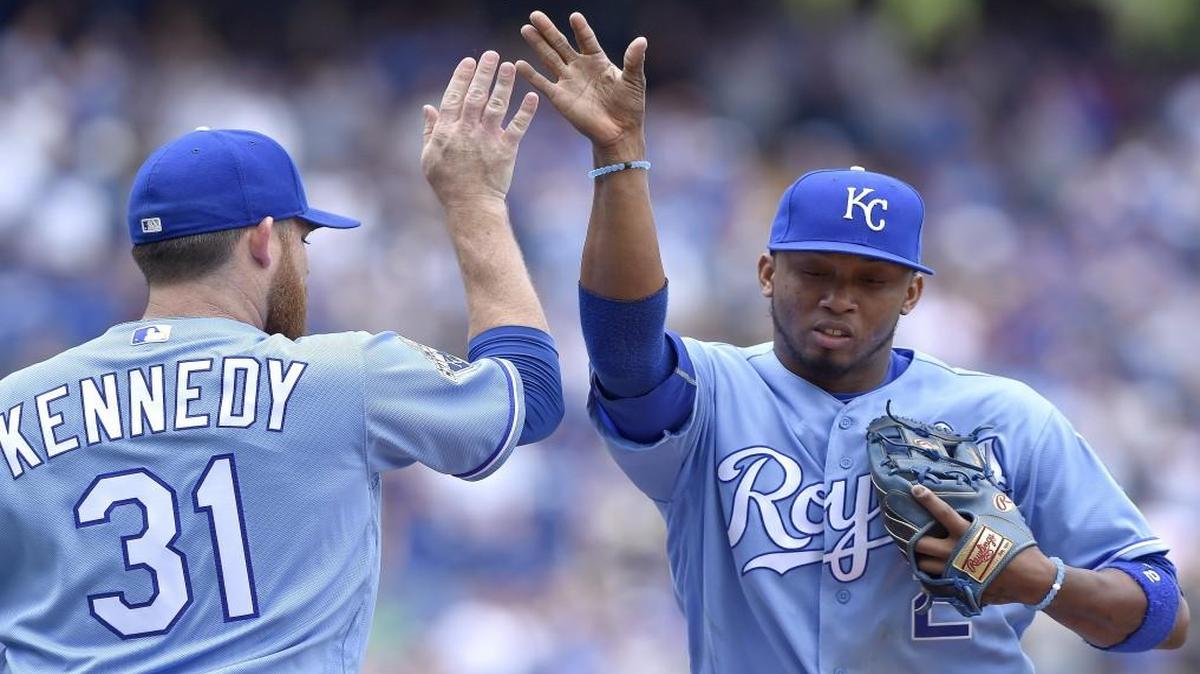 Kansas City Royals starting pitcher Ian Kennedy gave shortstop Alcides Escobar a high-five after throwing out Boston’s Xander Bogaerts during a game last season.