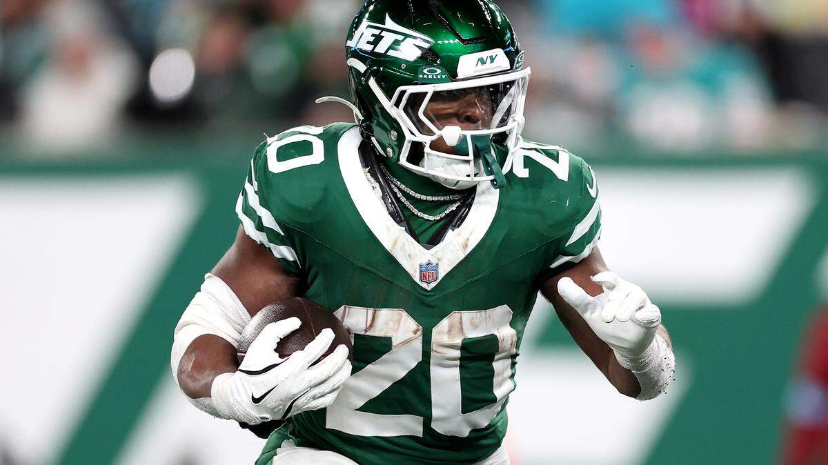 Breece Hall of the New York Jets in action against the Miami Dolphins at MetLife Stadium on Jan. 5, 2025 in East Rutherford, New Jersey.