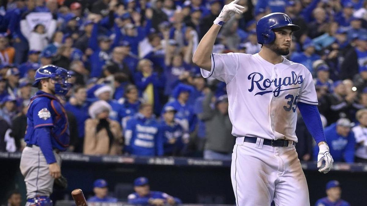 Kansas City Royals first baseman Eric Hosmer flipped his bat after hitting a sacrifice fly that scored Alcides Escobar for the winning run in the 14th inning of Game 1 of the World Series.