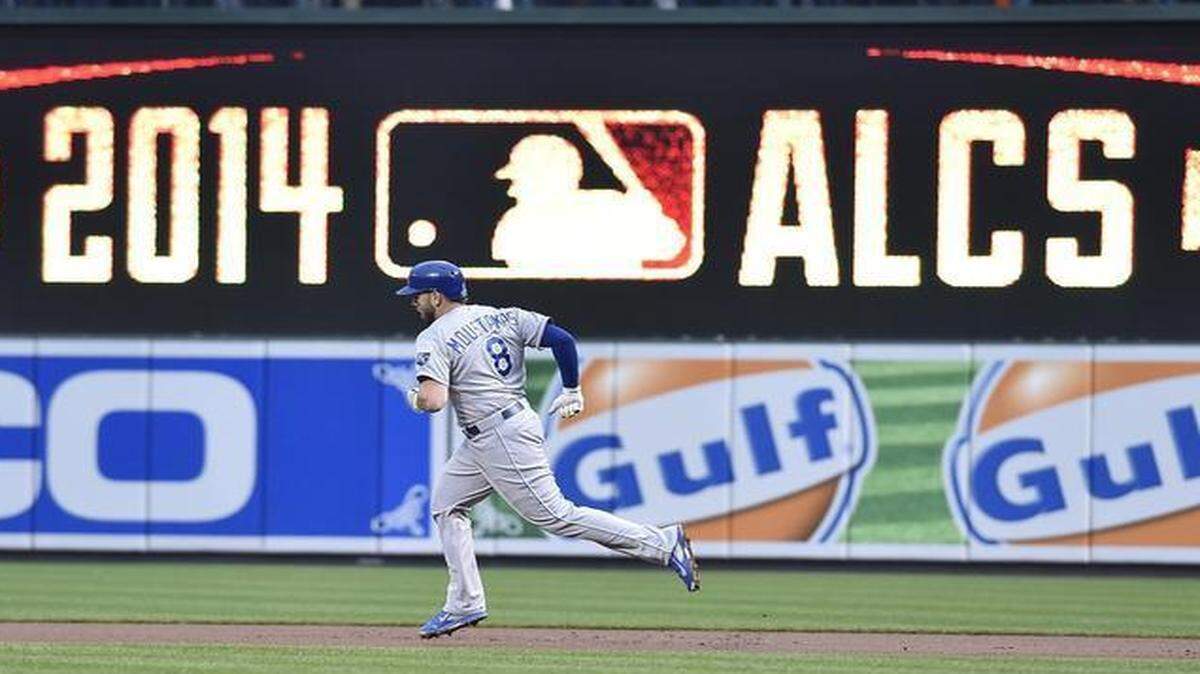 
Kansas City Royals Mike Moustakas hit a solo home run the ALCS in Baltimore, Md.
