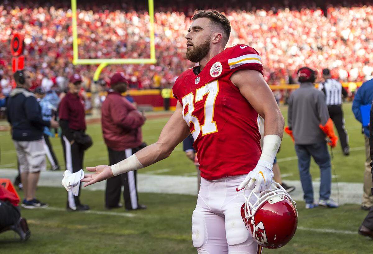 Kansas City Chiefs tight end Travis Kelce (87) threw his gloves into the stands after he was ejected from the game in protest of a non-pass intereference call against the Jacksonville Jaguars on Nov.r 6, 2016 at Arrowhead Stadium in Kansas City, Mo. The Chiefs won, 19-14.