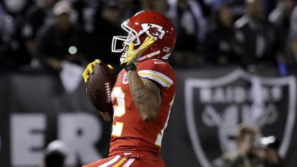 Kansas City Chiefs wide receiver Albert Wilson danced into the end zone for a touchdown against the Oakland Raiders.