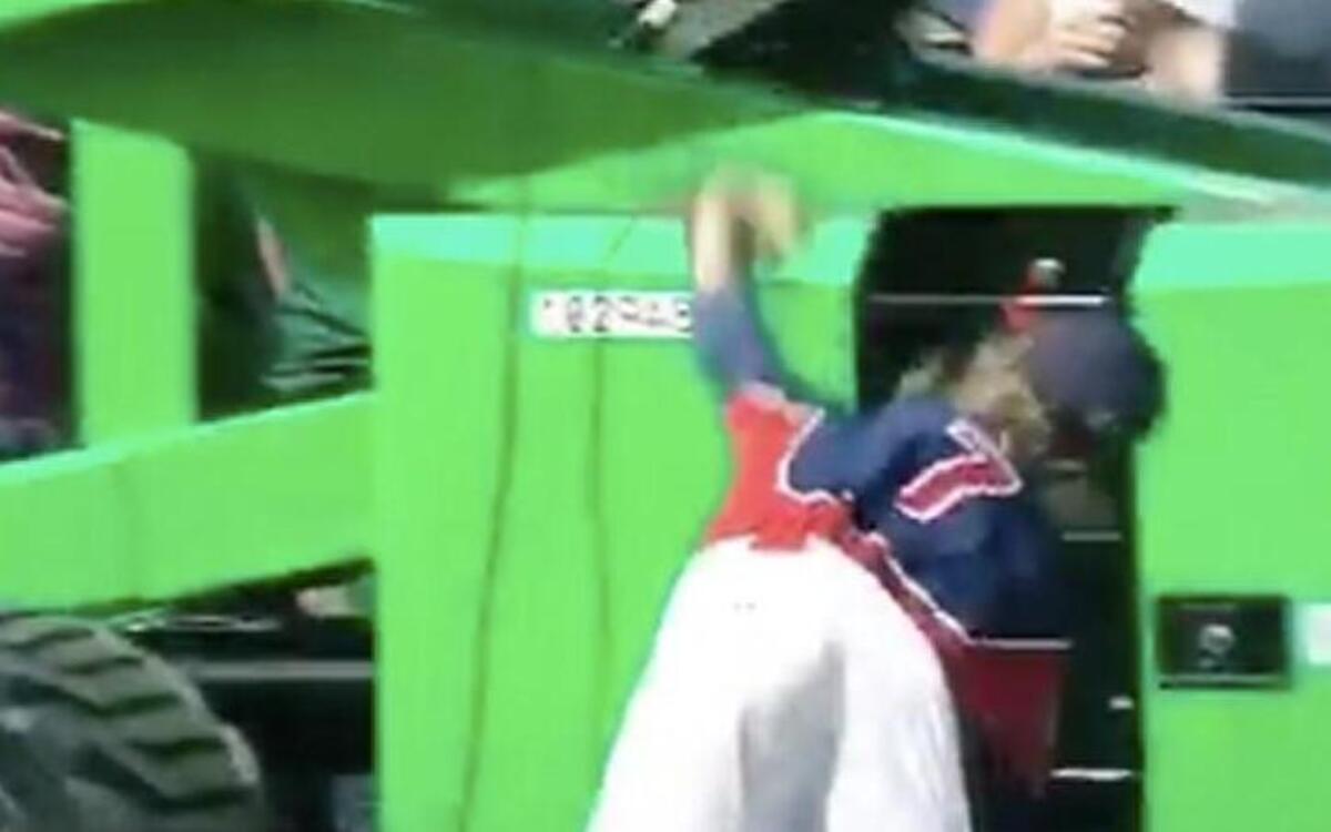 Yes, he caught the ball.