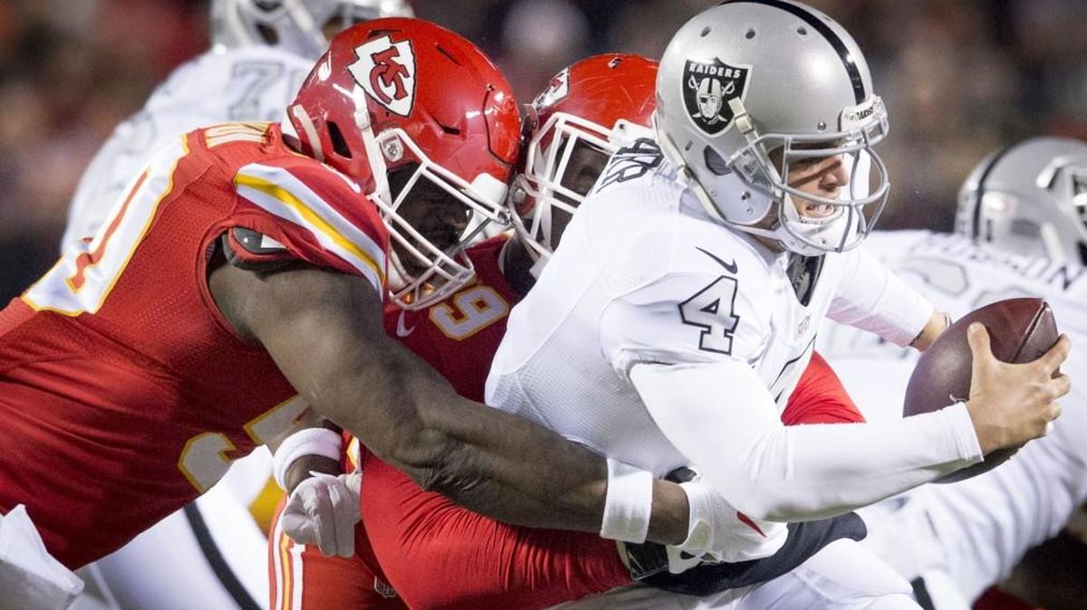 Kansas City Chiefs outside linebacker Justin Houston sacked Oakland Raiders quarterback Derek Carr during a game last year at Arrowhead Stadium.