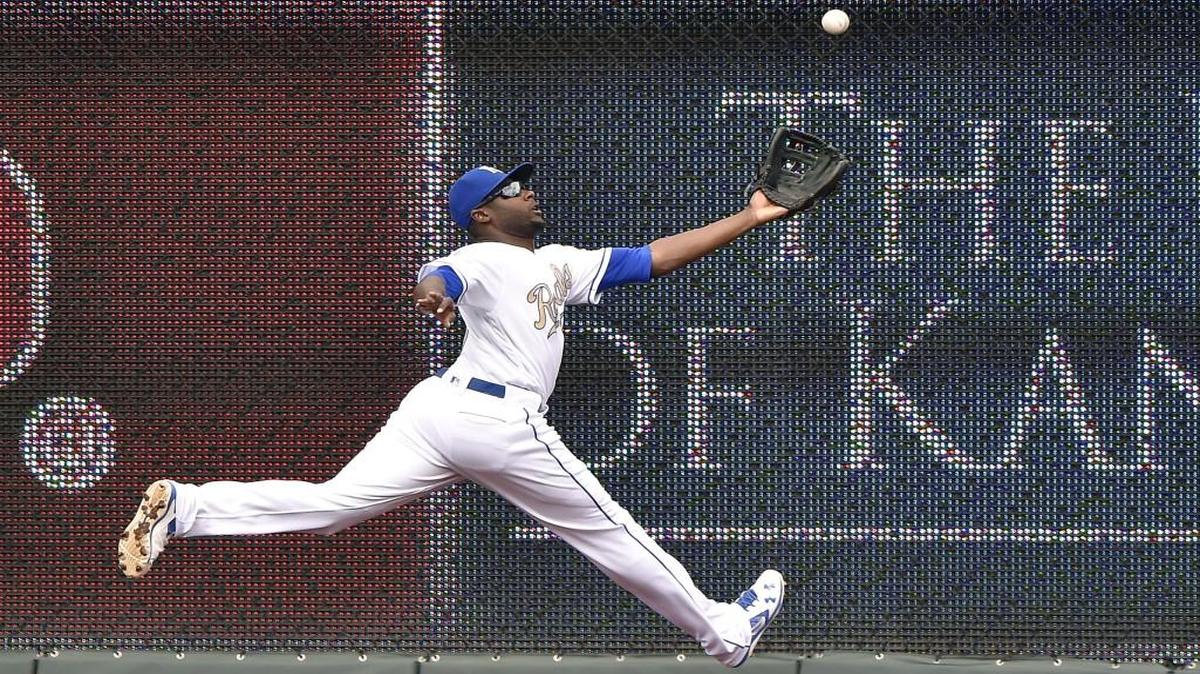 Kansas City Royals center fielder Lorenzo Cain caught a fly ball off the bat of the Mets’ Michael Conforto in the second inning of Tuesday’s game at Kauffman Stadium.