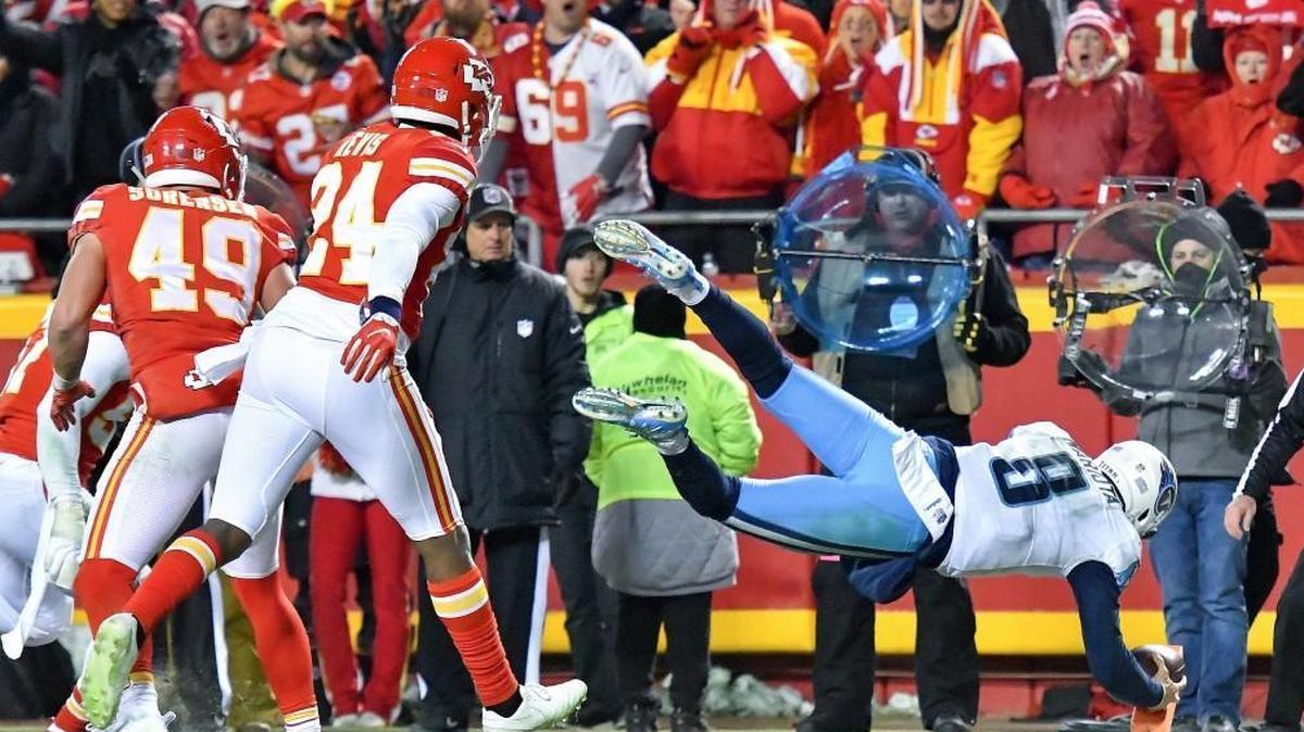 Tennessee Titans quarterback Marcus Mariota dived for a touchdown in the third quarter after catching his own deflected pass during Saturday’s playoff game against the Kansas City Chiefs at Arrowhead Stadium.