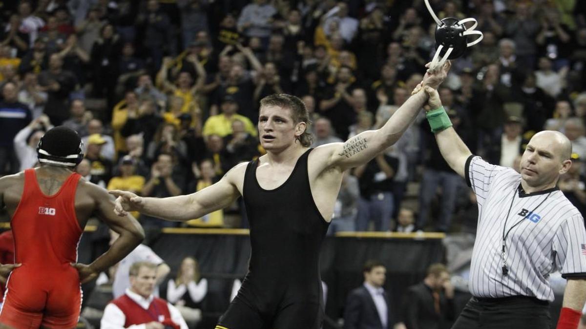 Iowa’s Sammy Brooks celebrated after defeating Nebraska’s T.J. Dudley (left) in the 184-pound weight class finals during the Big Ten wrestling championships on Sunday.