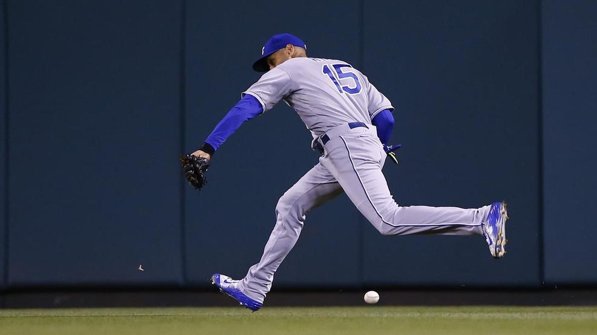 
Kansas City Royals right fielder Alex Rios had trouble with this ball hit during Friday’s game against the Cardinals.
