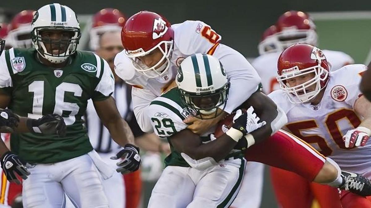 While with the Chiefs in 2008, Steve Weatherford made this tackle on the Jets’ Leon Washington.