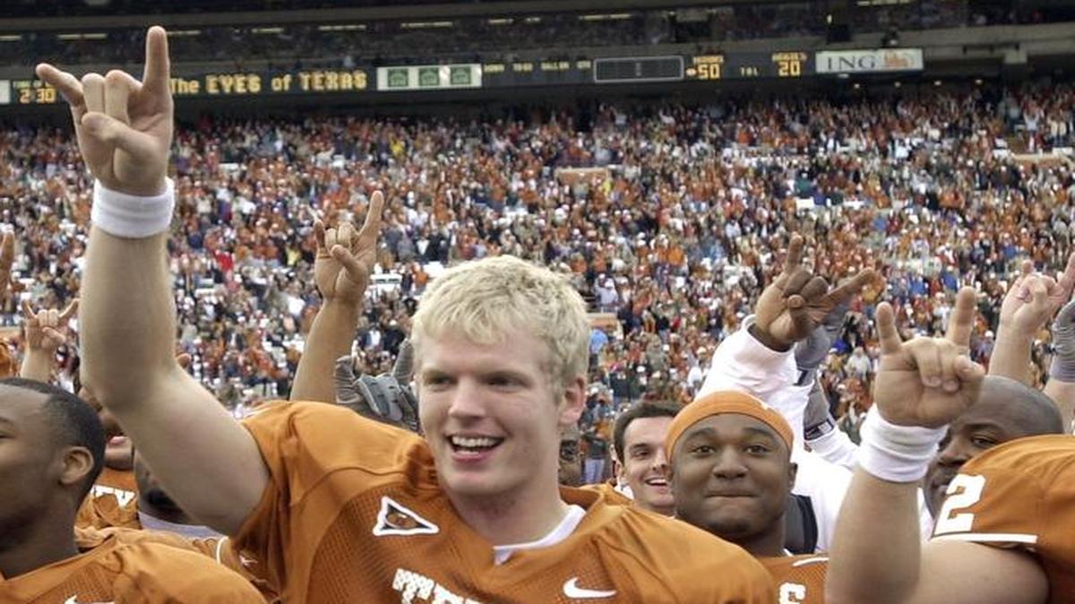 
Chris Simms (2) when he was with the Texas Longhorns in 2002.
