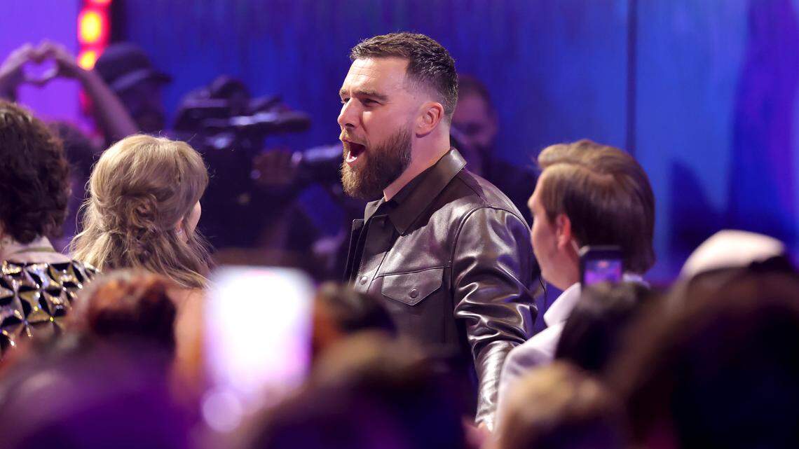 Seven pictures of Travis Kelce and Taylor Swift from iHeartRadio Music Awards