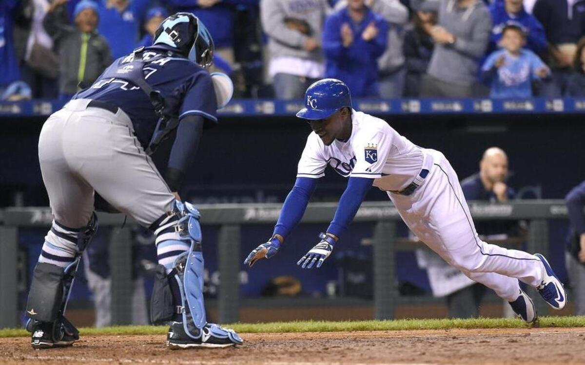 
Kansas City Royals outfielder Jarrod Dyson scored in front of Tampa Bay Rays catcher Rene Rivera.
