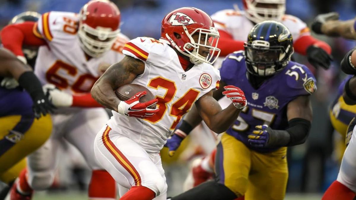 Kansas City Chiefs running back Knile Davis ran late in the fourth quarter of Sunday’s 34-14 win against the Baltimore Ravens on Sunday.
