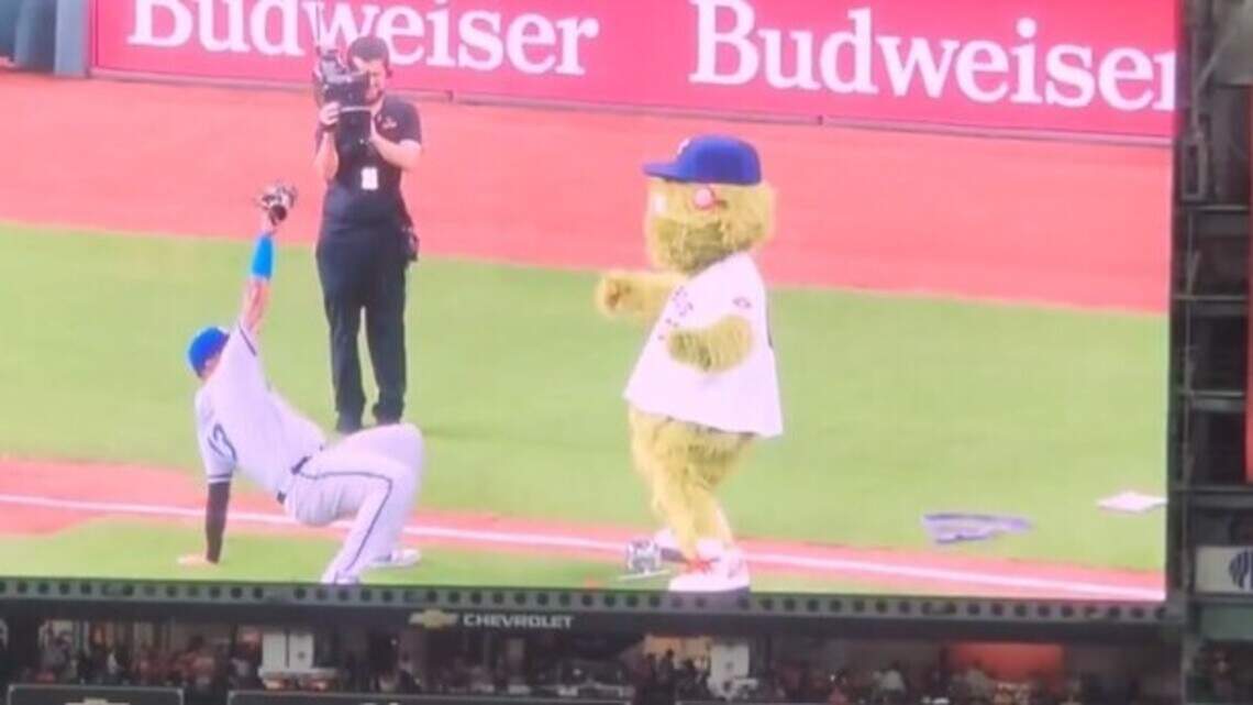 Salvador Perez won a dance-off with the Astros’ mascot before game last week