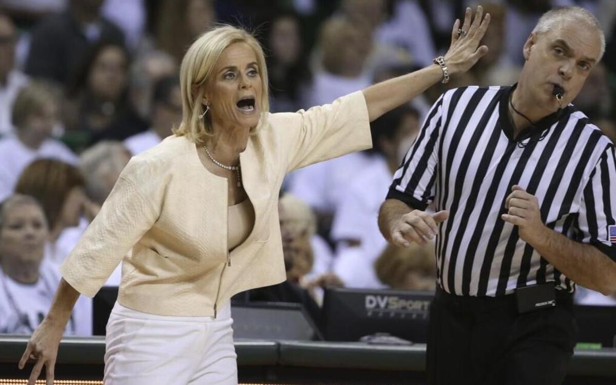 Baylor head women’s coach Kim Mulkey called a play during Saturday’s game.