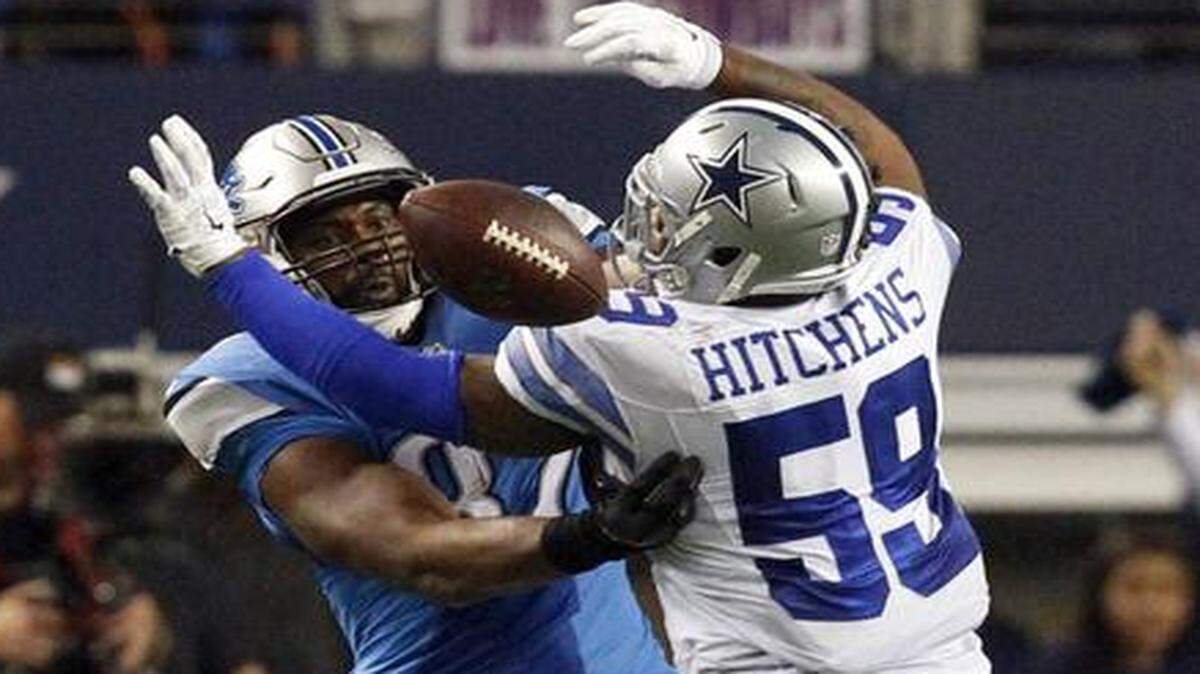 
Dallas Cowboys outside linebacker Anthony Hitchens was not penalized on this pass intended for Detroit Lions tight end Brandon Pettigrew.
