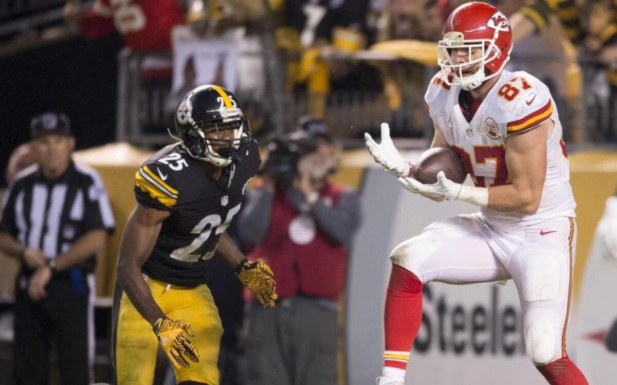 Pittsburgh Steelers cornerback Artie Burns watched as Kansas City Chiefs tight end Travis Kelce caught a pass in the end zone during a game in October.