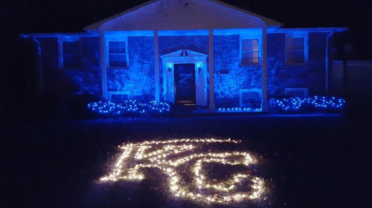 If you drive to this house, you’ll know which team is their favorite.