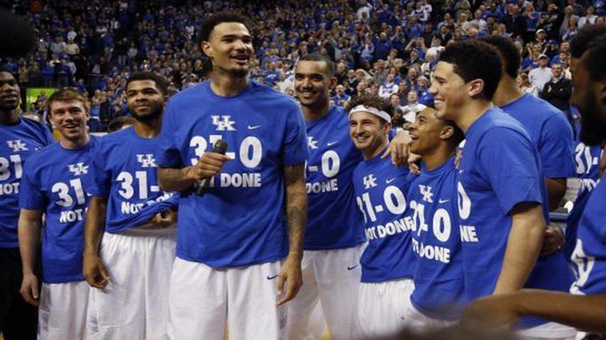
Kentucky’s Willie Cauley-Stein (with microphone) celebrated with teammates during a ceremony marking the teams undefeated regular season on Saturday.
