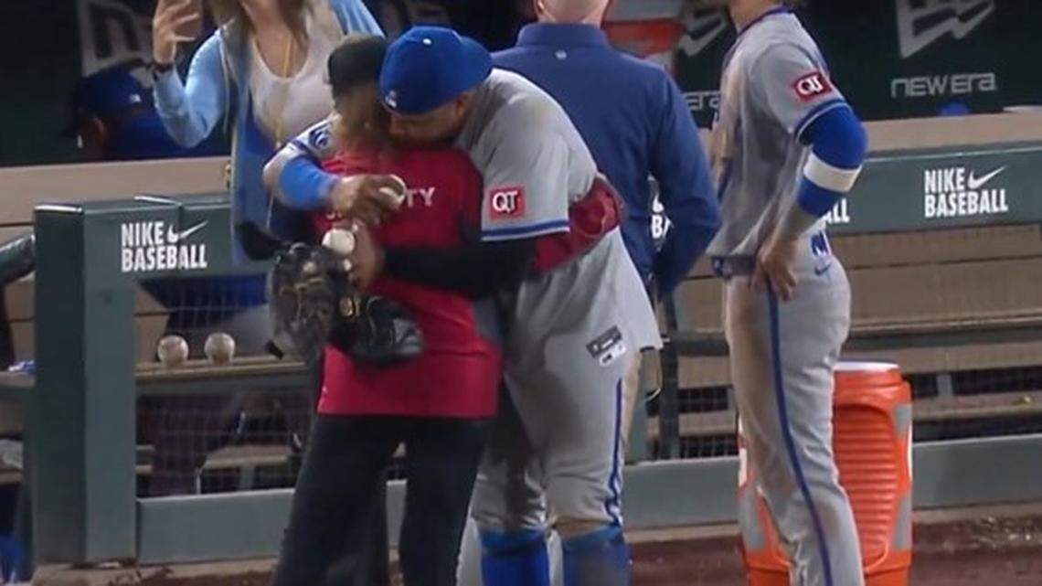 Salvador Perez made up for his mistake with a hug.